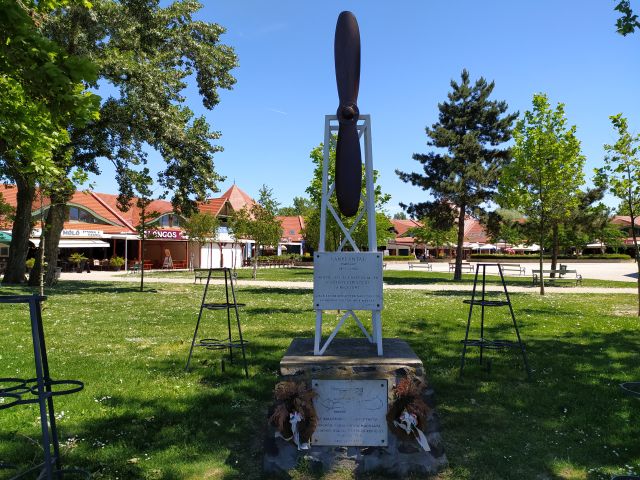  Lányi Antal emlékoszlop